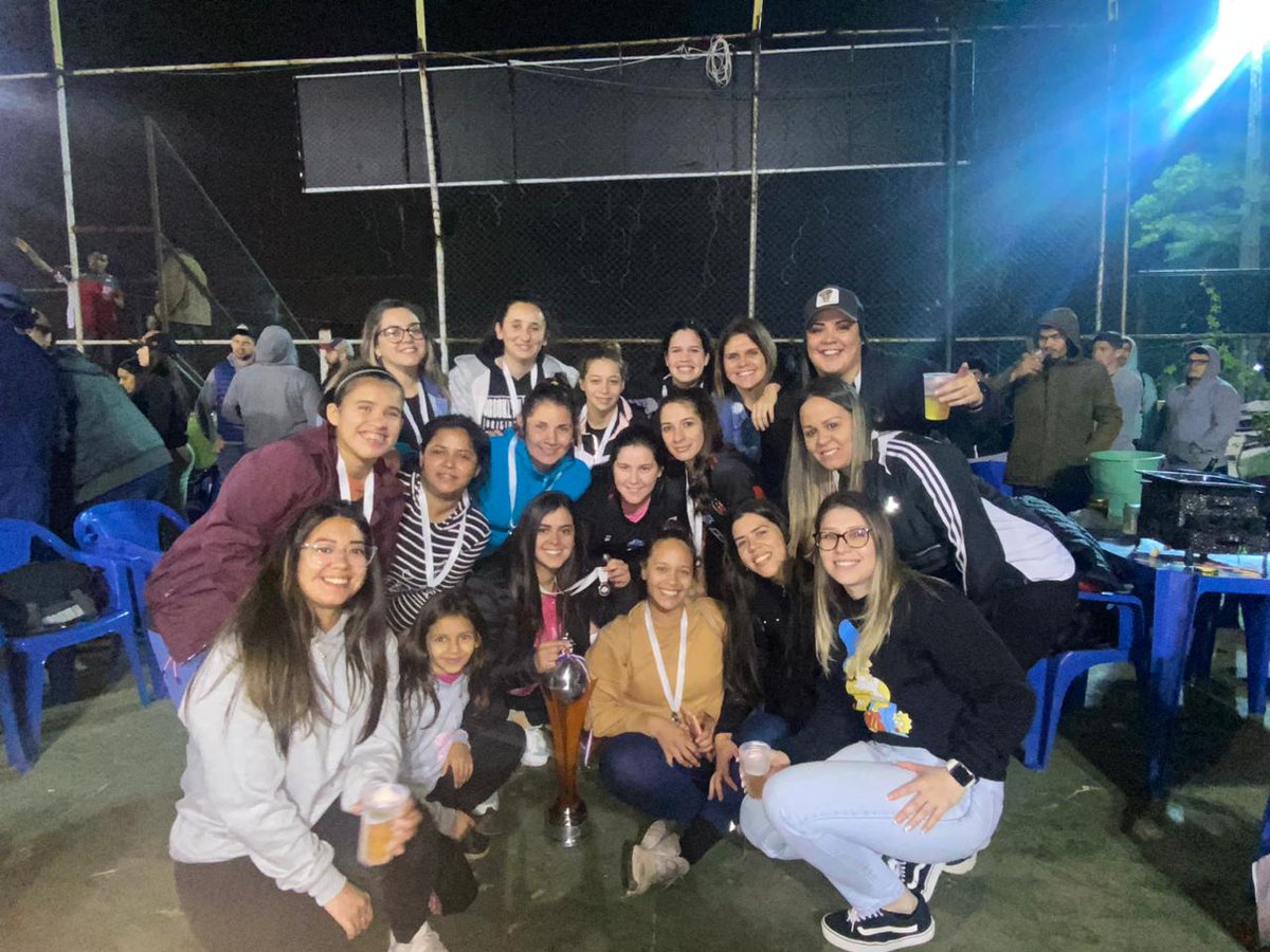 ThamaraMora6's tweet photo. Gracias a estas genias por llevarnos hasta ahí y a toda la gente hermosa que nos siguió, por cosas del futbol no pudo ser, pero estuvimos donde muchos no pueden llegar. Fue un paseo increíble en la @ligadetuiteros donde volveremos y mejor @FPTFem con el nombre en alto 🖤❤️ https://t.co/1eD5FvK5En