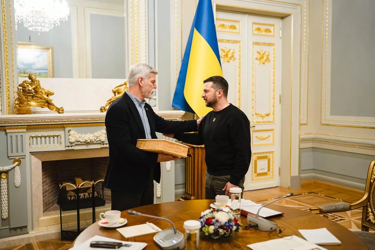 teambrrrt's tweet photo. wyd if you’re on a date with this girl but Daddy Pavel calls you to join his crusade to Moscow?
@Official_NAFO #nafo #NAFOfellas #NATO 

(ERK) https://t.co/GuuTxXI4MK