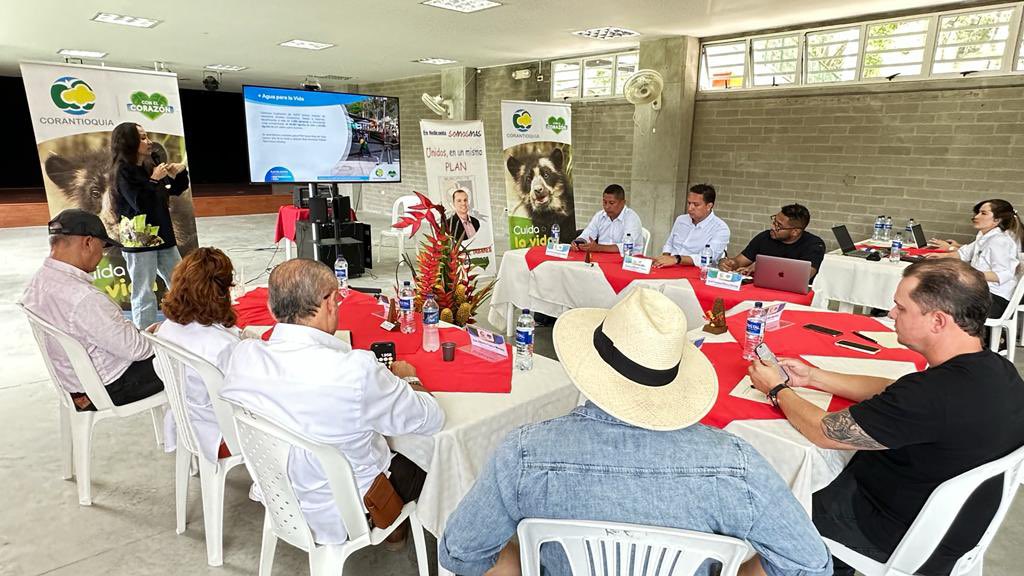 Corantioquia's tweet photo. #AEstaHora | Damos inicio al Consejo Directivo Ordinario #356 descentralizado desde el municipio de Heliconia. https://t.co/yzY0zFJj0a
