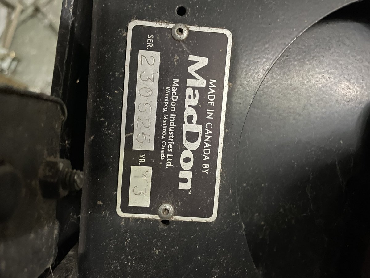 KyleGeske's tweet photo. F/S macdon FD75s 2013 model.  35’ w/JD adapter.  Has pea auger and contour buddies.  No transport or trailer.  Asking $42k/obo https://t.co/PiI6HVYzl7