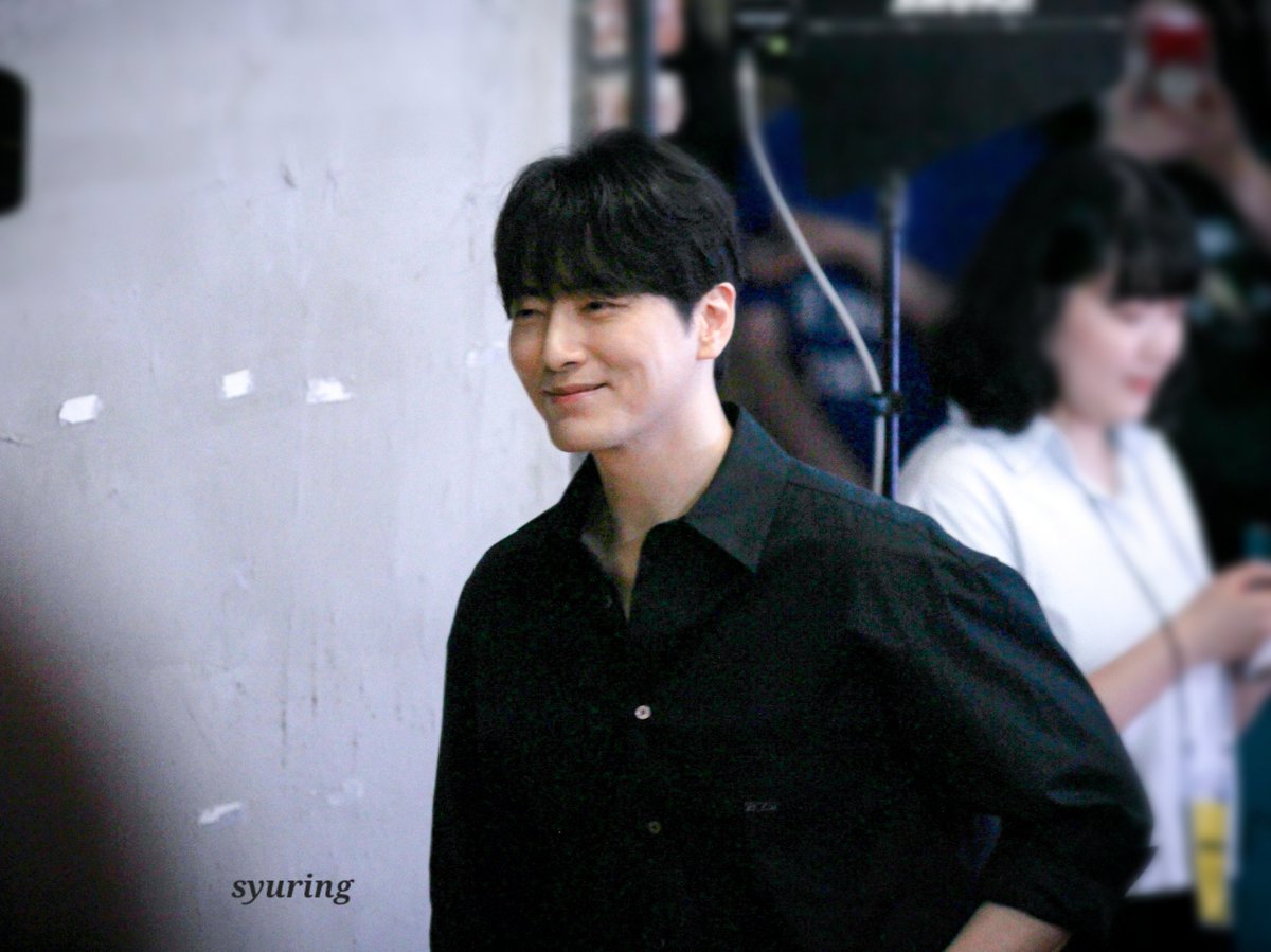syuring_5's tweet photo. 230727 #이준혁 비공식작전 vip 시사회

대기실 들어갈 때까지 눈웃음 날리는거 미쳤다고ㅠㅠㅜ https://t.co/g7Vj6svoQG