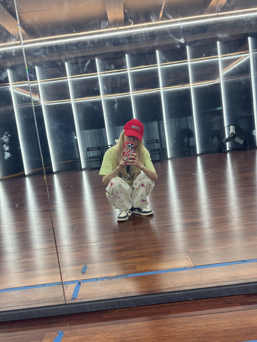 음방은 끝났지만… 웬지 더 바쁜듯한😅
수록곡 안무연습 들어갔구여~~
안무 넘 이쁘구요😆 얼른 보여주구싶다!!! 🤫