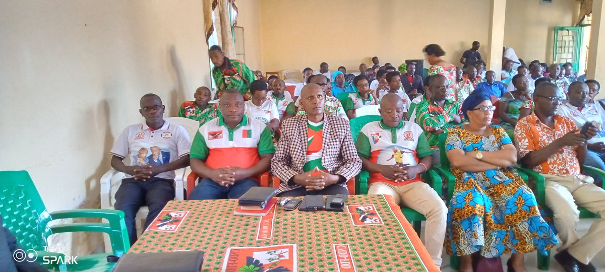 MakambaCNDDFDD's tweet photo. #Burundi :Mu masengesho mpuzamadani yo kuri uyu wa Kane,umuvugabutumw yishimikij ijambo ryifatiro dusanga mwiket umutumwa Pahoro yandikiy abaroma;yahamagariy abagumyabanga gushirahamw ingabire umwe umwe yarons kugire twese twuzuzany.Akaba yari yatew iteka n'indongozi zitandukanye https://t.co/qxc9oivRTJ