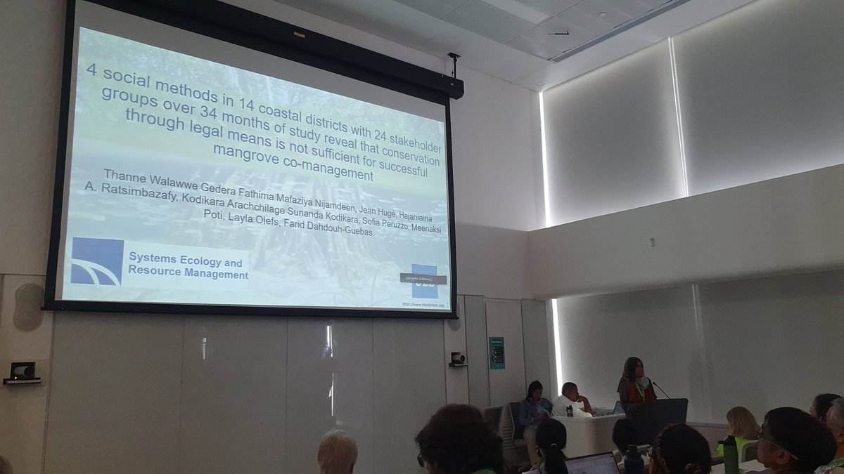 Mafaziya Nijamdeen triggered lots of interactions on stakeholder involvement in #management and #governance of #mangroves. This afternoon we'll introduce a serious game on this matter (P15.67). @MeetingMmm6 @sermlab
