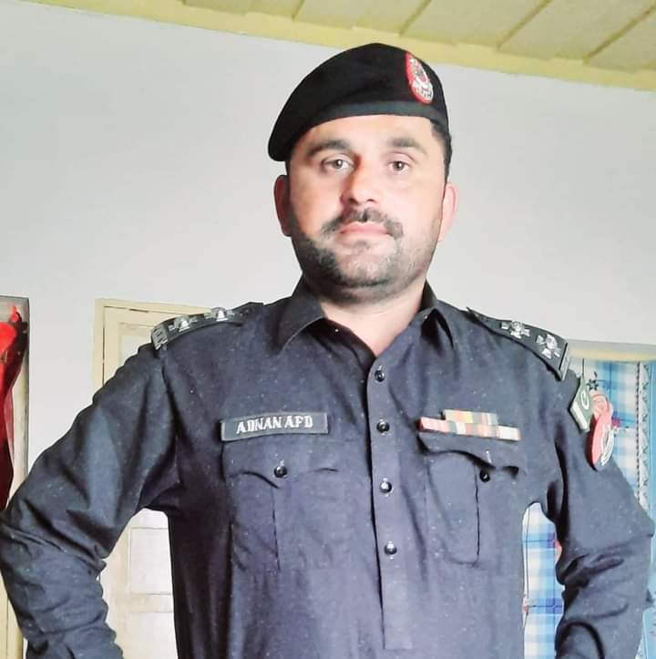 Gul3862's tweet photo. My heart cries for young and brave son of soil additional SHO Adnan Afridi. Who embraced shahadat in an attempt to foil a terrorist attack.
My prayers go out to his family. May ALLAH Almighty give them the patience to bear the loss. https://t.co/wEBLGuISYN