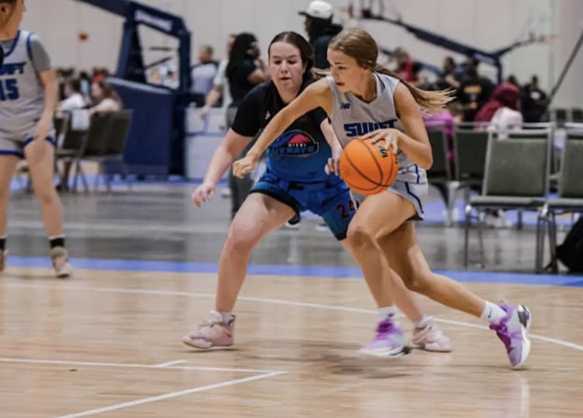 Kayleighsteele_'s tweet photo. Thanks @OK_SwiftWBB for an amazing aau season with some of the best people!! Also thank you @CoachScar21 for letting me play with your team in Orlando I had the best time 💙💙 https://t.co/1JBYjP2WU1