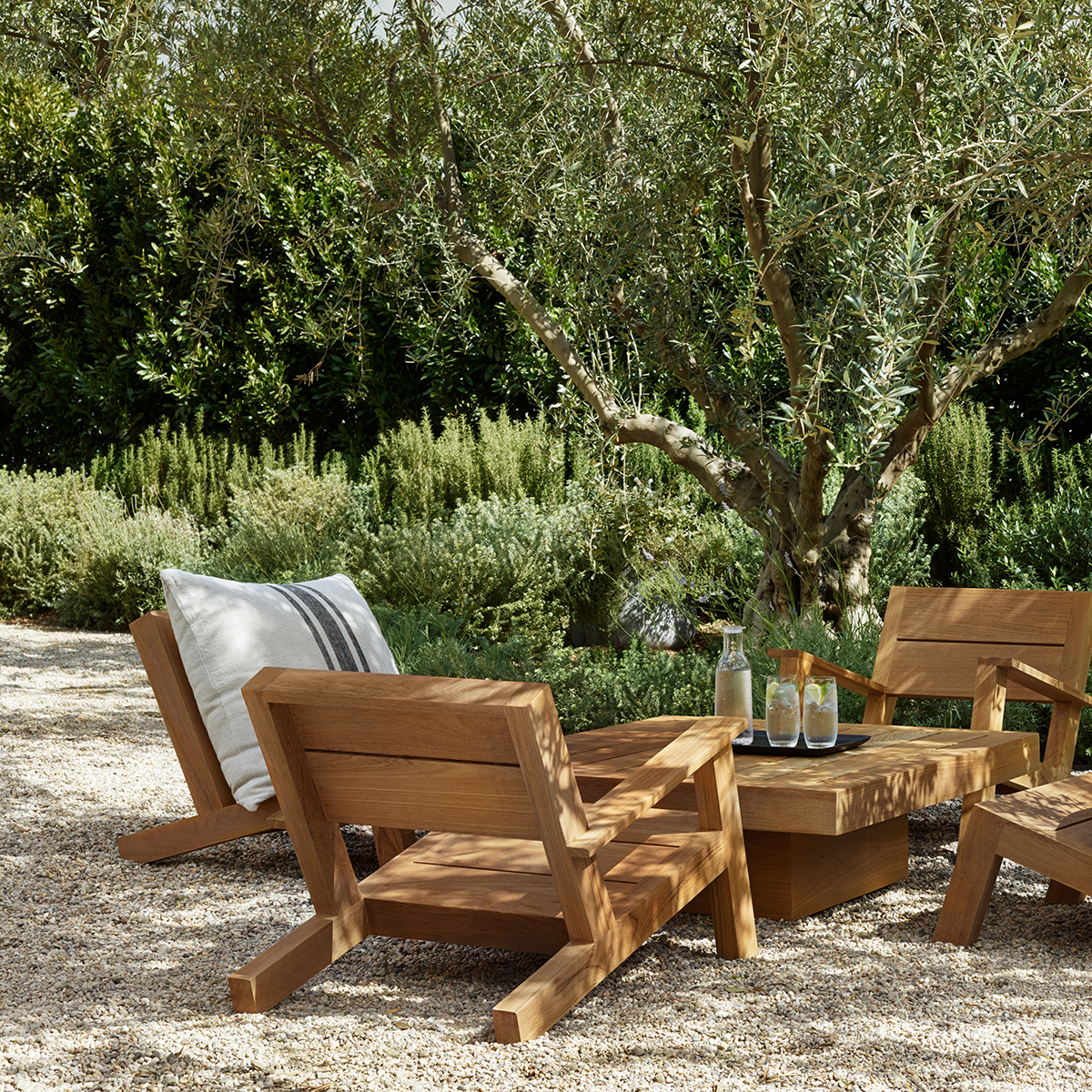 Attention, Los Angeles! One of our favorite brands for luxe wardrobe staples <a href="/JamesPerse/">James Perse</a> is having a sample sale this weekend (July 28-30), and you don't want to miss it  Click here for all the details and to sign up for early access: trib.al/34n87KX #ad