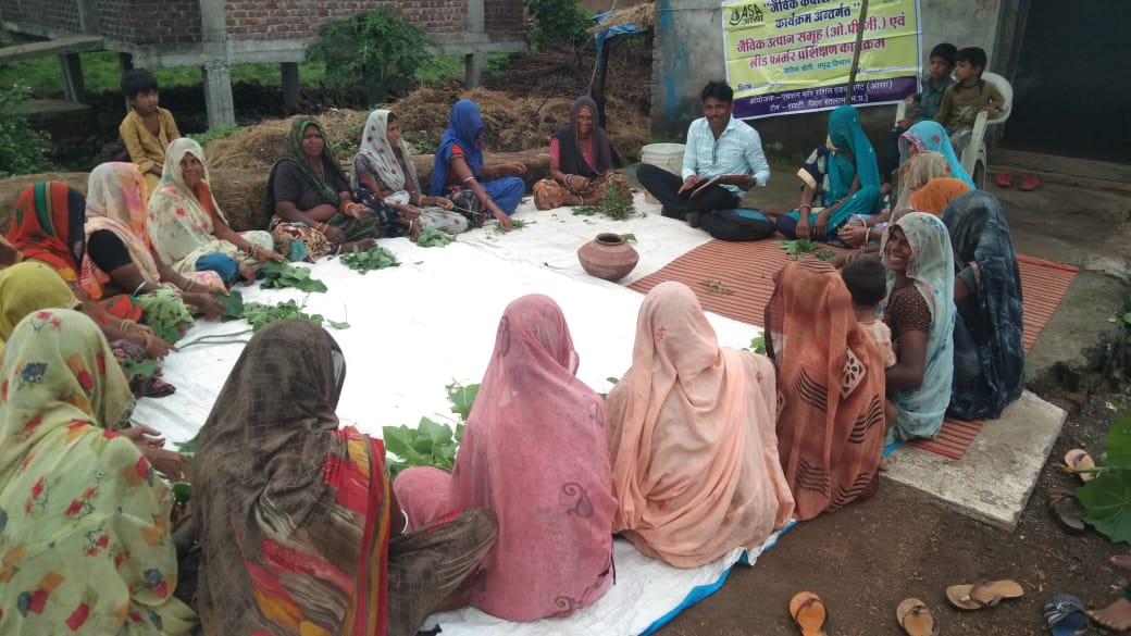 ASAIndia_1996's tweet photo. Our #organic cotton program is implemented in predominantly #tribal districts of Jhabua, Alirajpur, Ratlam, Barwani, Dhar &amp; Chhindwara in Western MP where these low-cost, eco-friendly practices, including the preparation of homemade pesticides &amp; nutrient management are grounded. https://t.co/Un3kYmbYzn