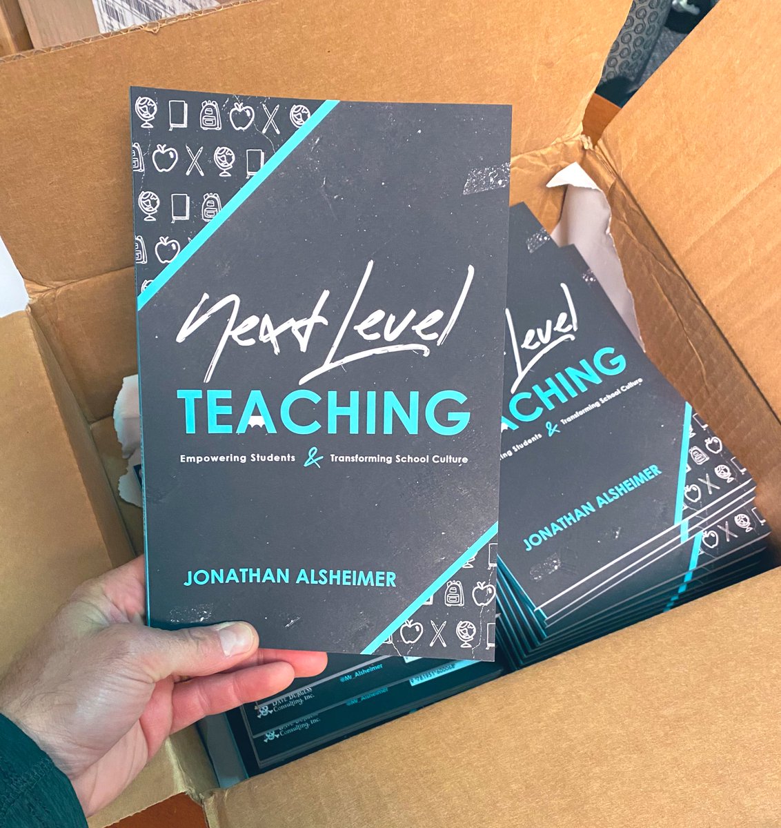 clryan25's tweet photo. Delivery✅ @mr_Alsheimer 

Excited to share this amazing resource with our @CrosbyMiddle staff next week! 

#NextLevelTeaching #ThePlaceToBe @burgessdave https://t.co/KnYXtmjo14