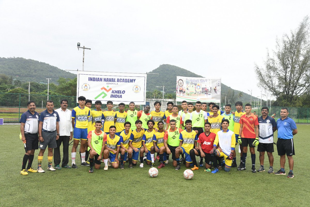IN_NavalAcademy's tweet photo. @kheloindia
Volleyball,Basketball &amp;Football matches between #TeamINA &amp; local Sports Clubs conducted for celebrating #AzadiKaAmritMahotsav. Spirited contest by teams fm Kannur #Redstar, #Jaihind_club &amp; #PayannurSchoolTeam. Fitness &amp;Sports a way of life for Offr Cadets #StnEzhimala https://t.co/ZoFaaLSgmt