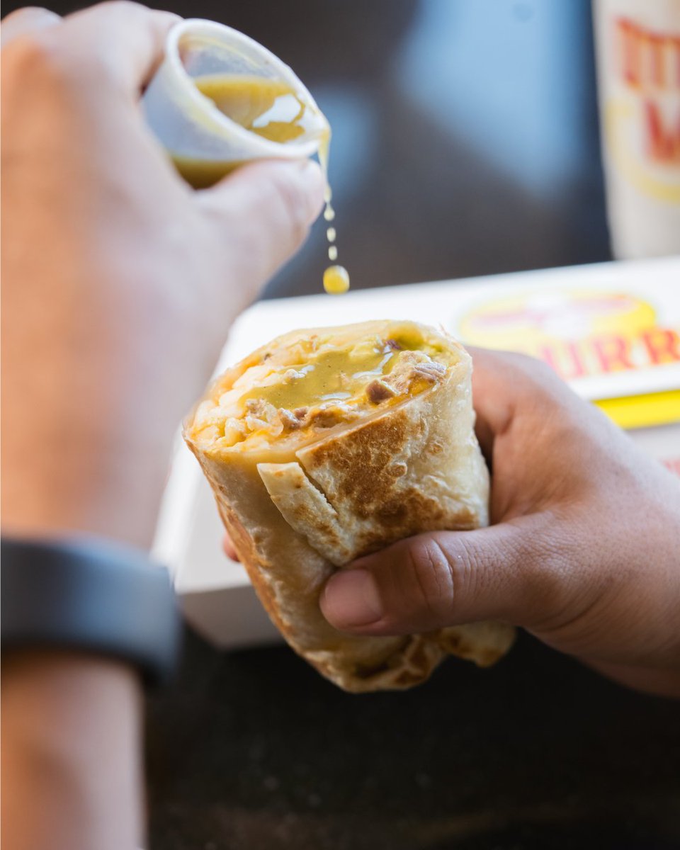 Robertitostacos's tweet photo. Listen, we aren’t trying to settle the debate of red salsa or green salsa in one picture but….
#RobertitosTacoShop #GreenSalsa #RedSalsa https://t.co/kiGLhcZWmW