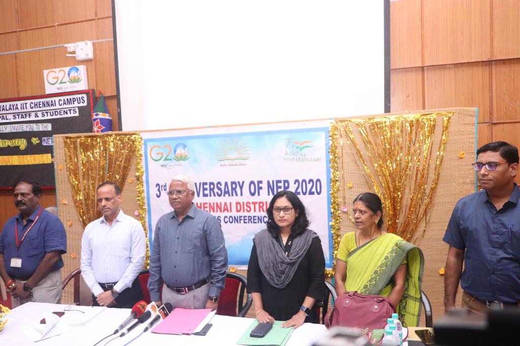 pibchennai's tweet photo. Shri. Manivannan, Deputy Commissioner, Regional Office, Chennai , @KVS_HQ addressing in the press conference on #NEP2020 .

@PMOIndia @narendramodi @dpradhanbjp @Drsubhassarkar @Annapurna4BJP @RanjanRajkuma11 @EduMinOfIndia @MIB_India @PIB_India @kv_iit @dcchennaikvs https://t.co/GPAXNzo6J6