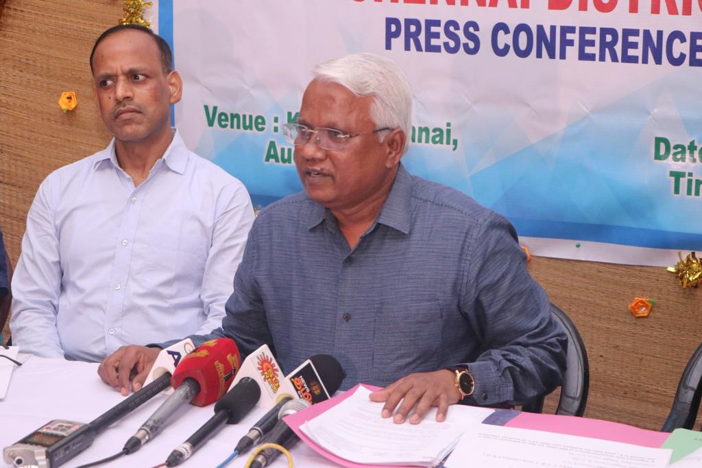pibchennai's tweet photo. Shri. Manivannan, Deputy Commissioner, Regional Office, Chennai , @KVS_HQ addressing in the press conference on #NEP2020 .

@PMOIndia @narendramodi @dpradhanbjp @Drsubhassarkar @Annapurna4BJP @RanjanRajkuma11 @EduMinOfIndia @MIB_India @PIB_India @kv_iit @dcchennaikvs https://t.co/GPAXNzo6J6