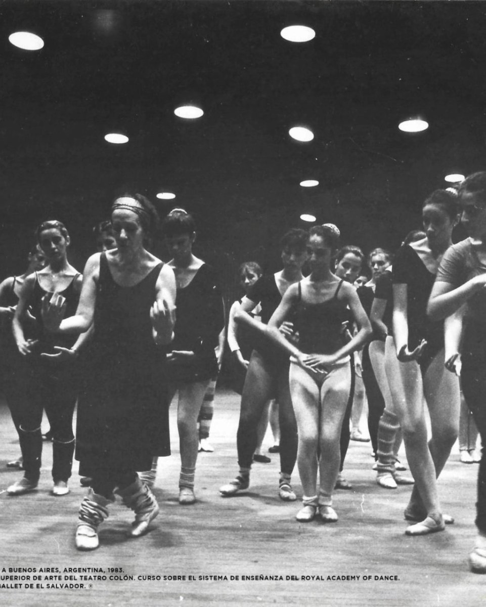 filarmonicasv's tweet photo. Lamentamos profundamente el fallecimiento de la maestra Alcira Alonso.

Pionera en implementar el sistema de enseñanza inglés del Royal Academy of Dance en El Salvador y Centro América, así como en la gestión cultural de El Salvador. 

¡Maestra, será siempre baile! https://t.co/uBdrDHA9Gj