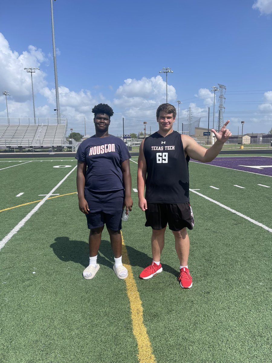 CoachKScholz's tweet image. Past Panther and @TexasTechFB OL @CalebRodkey stopped by freshman camp today! 

Pictured next to 2026 OL Jordan Burnett
And 2027 OL Luke Jackson

Bright future at the OL position!!!! 
#RPDNA🧬 #GunsUp🌵 
@JoeyMcGuireTTU @COACHJUICE_