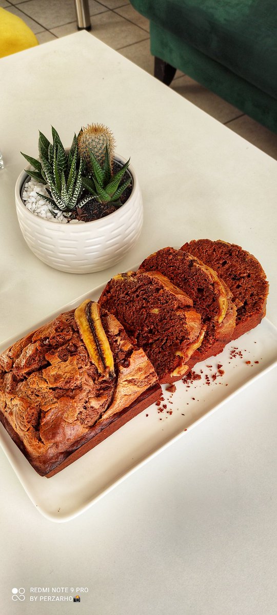 RECIPE

Banana choc Loaf 😊

INGREDIENTS:
-3 Eggs
-250ml oil
-1 cup of sugar 
-2 cups of flour
-2 tsp of baking powder 
-2 tsp of cinnamon
-3 tbsp of cocoa
-5 tbsp of plain yoghurt
-2 bananas (mashed)

Topping
-1 tbsp of peanut butter
-2-3 tbsp of milk
-2 tbsp of sugar