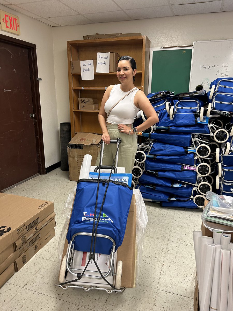 MsRiveraColon's tweet photo. All our hard work has paid off. Excited to see our @duallanguage teachers happy with the materials we prepared for them. 
#DualLanguageSummerInstitute2023
#DualLanguage
#DallasISD
#BackToSchool2324 https://t.co/u000Uz4Wed