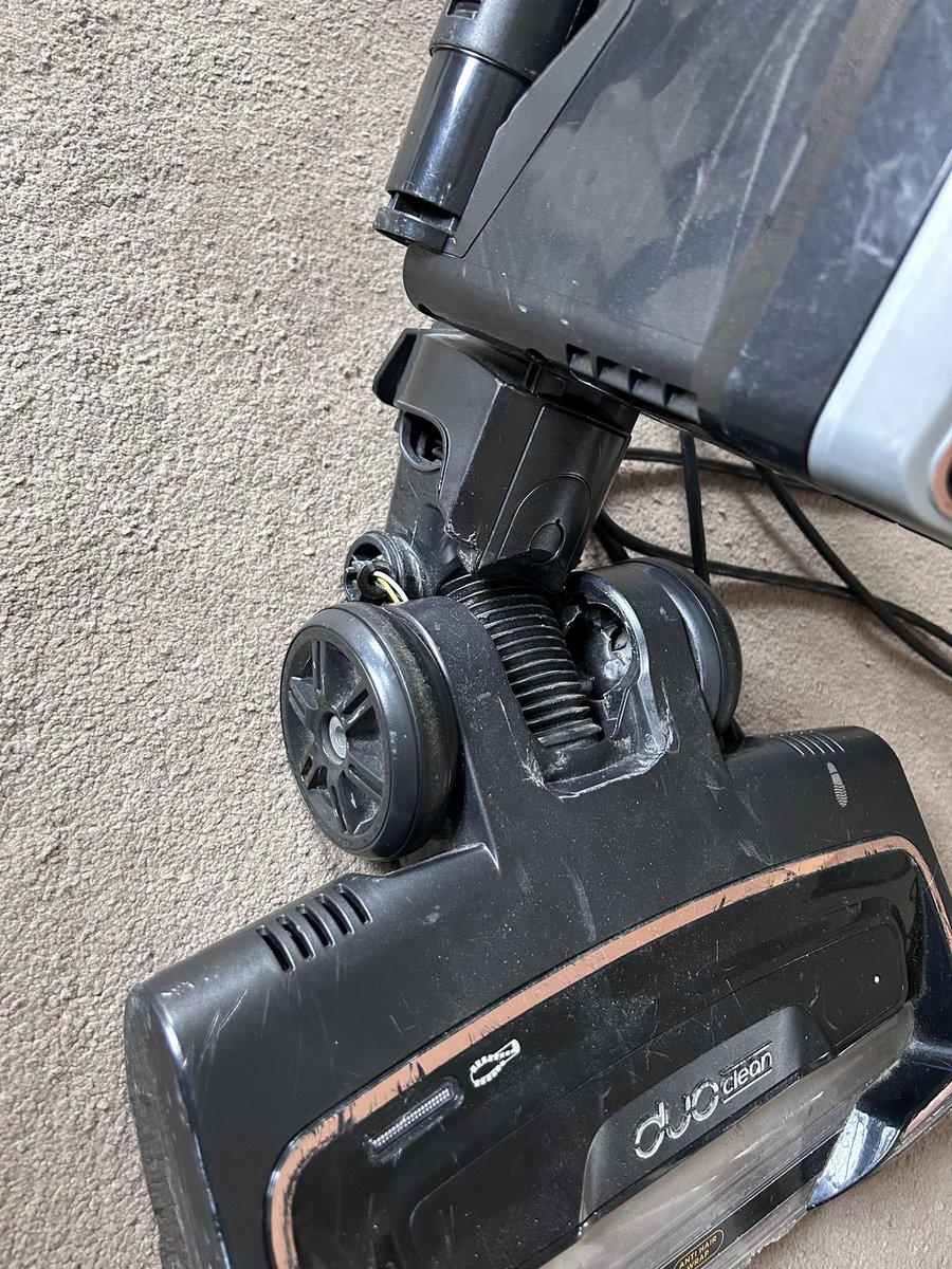 mahert2011's tweet photo. @SharkHomeUK assume this isn’t normal for a 2 year old hoover? Bit shocked as it wasn’t cheap and shouldn’t have to buy a  new one so soon. https://t.co/f8DEiEpwgN