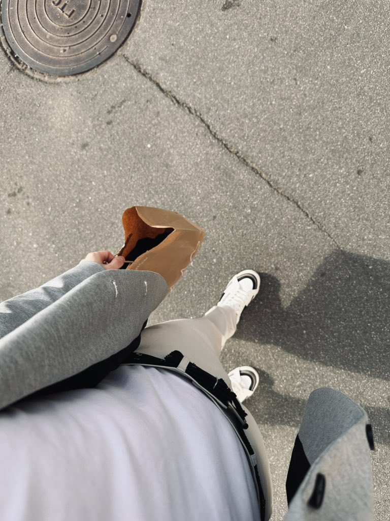 blyadan's tweet photo. Casual https://t.co/IcskRm17LW