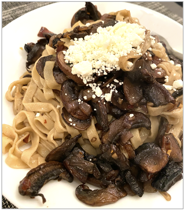 free_style_chef's tweet photo. Does your pasta hug you too? 
Mine does! 👇
https://t.co/RnSDBVwUat

#mushrooms #pasta #simplepasta #simplefood #homemade #feta #homechef #mushroompasta #yummy #pastaislife #funnystory #mishap #pastacurry #eggnoodles #noodles https://t.co/m6jKsfjuPz