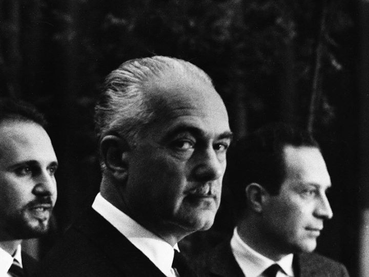 ilconterosso1's tweet image. Il @Quirinale  non si è accorto che la "fine del mondo" era prevista negli anni '60 (Peccei,il malthusiano),negli anni '80 (fine mondo 1989) poi dal VicePresidente USA nel 2007 e infine Greta?

60 anni di finto ambientalismo e vero dominio capitalistico.

#climatepropaganda