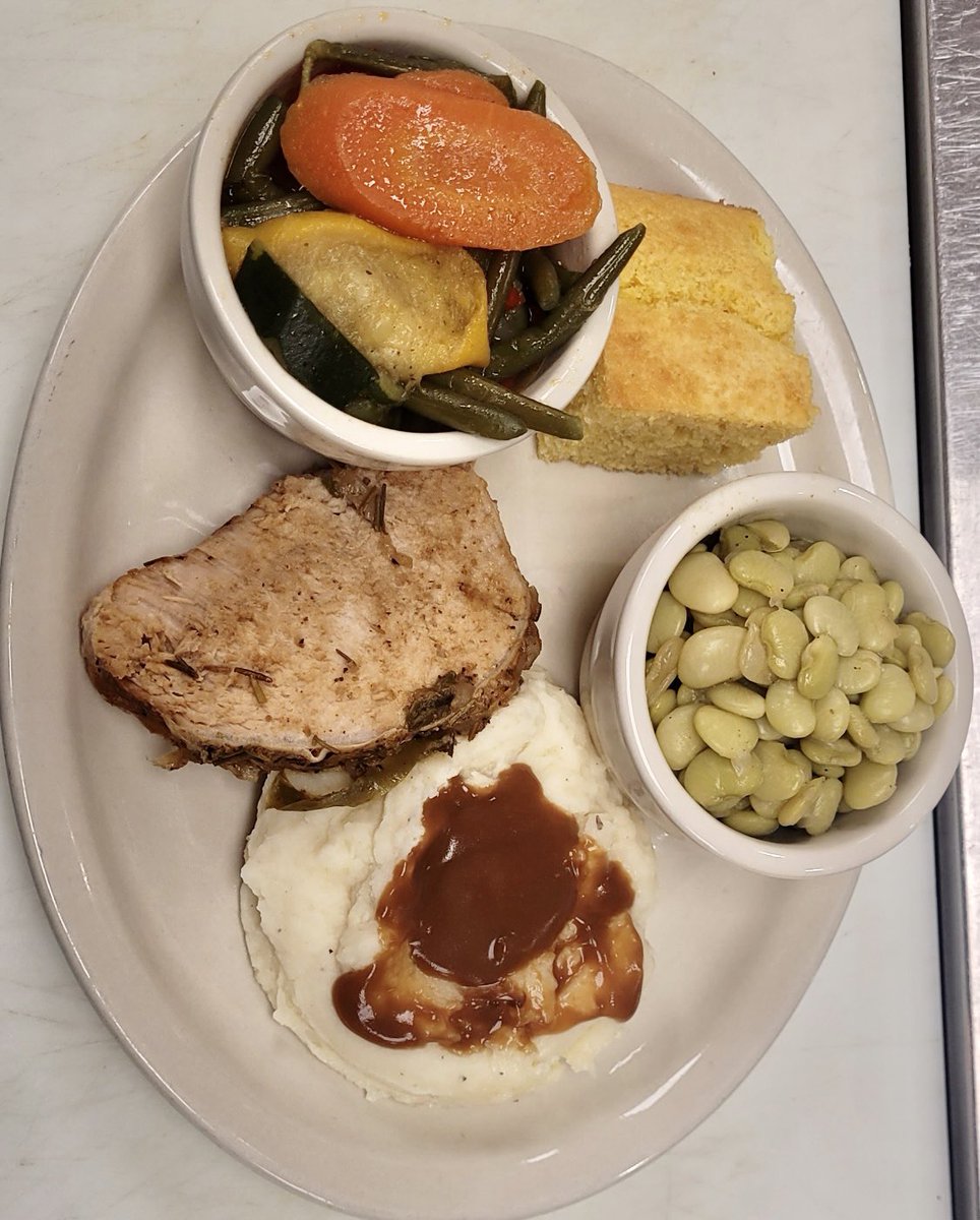 liveoaksgolf's tweet photo. Here we go! And this is just for our man @eye4msu - #RoastedPorkTenderloin w/ #MashedTaters #VeggieMedley #LimaBeans #FriedOkra as well as our regular lunch menu. 601-982-1232 for #ToGo https://t.co/nJ0pSGOAd5