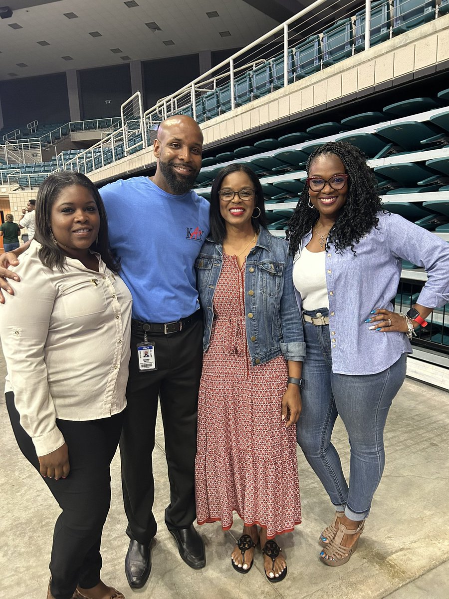 TamikaHoldman's tweet photo. Growing and learning @katyisd Student Support Summit. @drfjblack @DominguezAlvina @RotashaLMoore @ShireenAbu22 @rasienashar @_LakeishaThomas @drpfowler1 #inspiringexcellence #ridingforthebrand https://t.co/wxh6m2qBlW