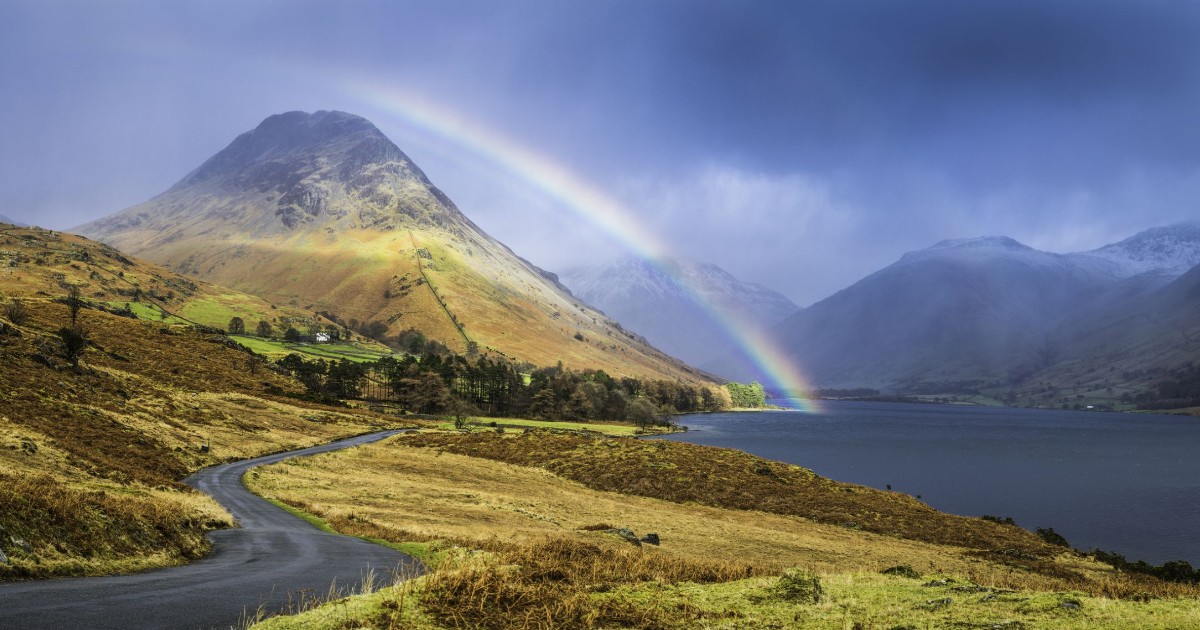 Those views that just stop you in your tracks ✨ 👌 We've pulled together 10 of our favourite walks with amazing views to explore this summer ➡️ ramblers.org.uk/go-walking-hub… #SummerOutside We'd love to see the views you had to stop for! Share them below! 👇