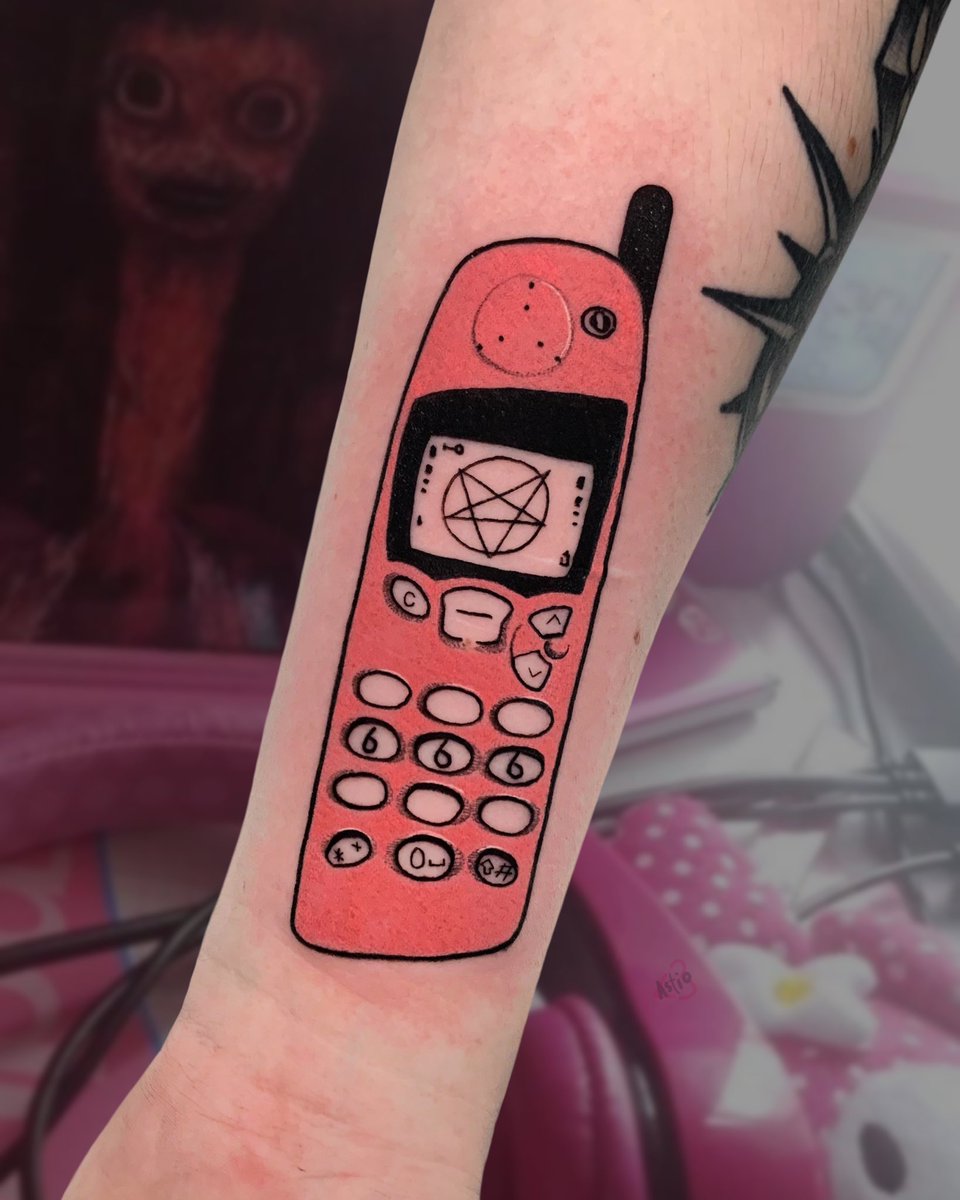 JessicaAstio's tweet photo. Emergency number ✨
Done during my guest in Amsterdam 🇳🇱 

📍Milano 🇮🇹 
BOOKING OPEN
✉️ astio.info@gmail.com

#tattoo #creepycute #nokia #weirdcore https://t.co/yXW2z6MbxM