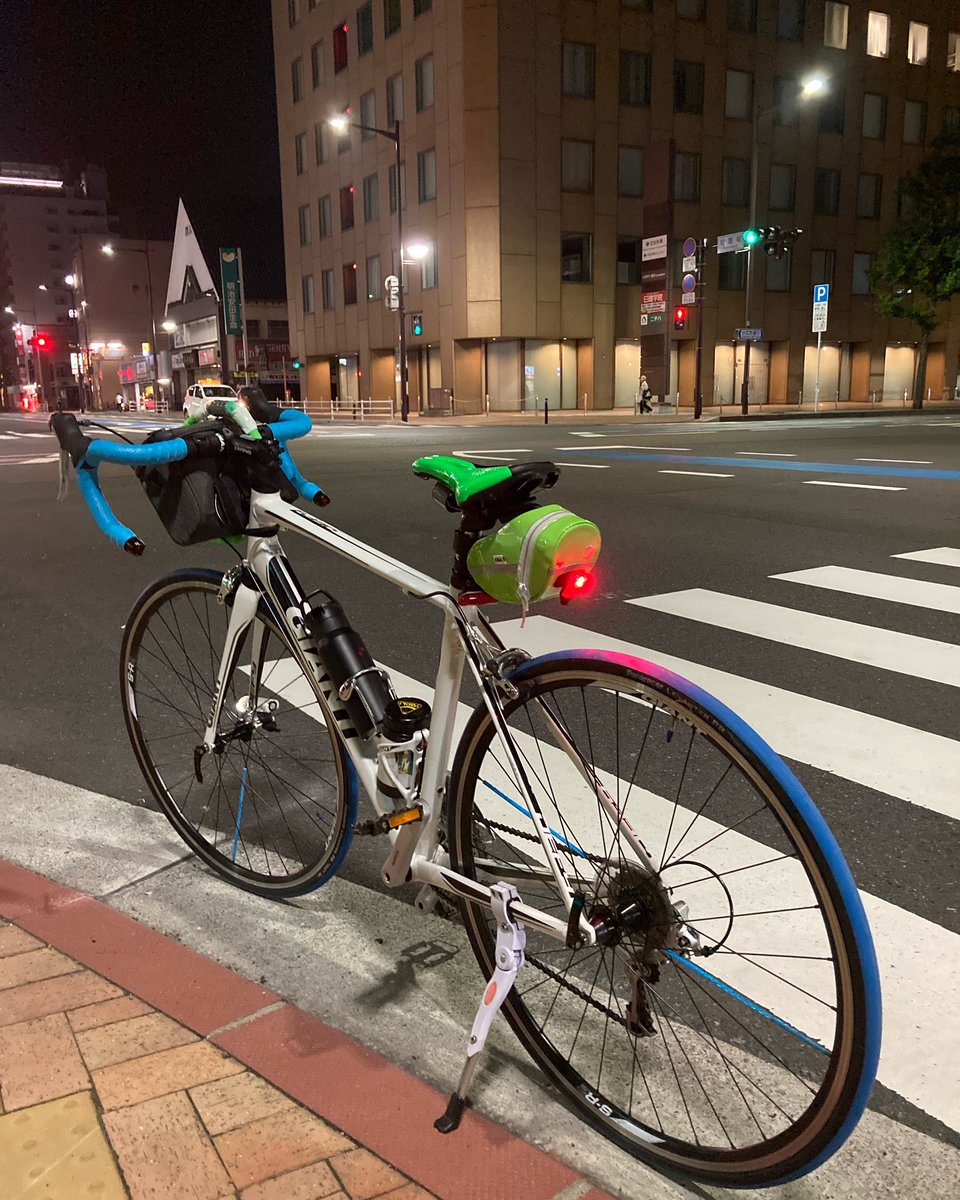 Dan_Kiko_Murray's tweet photo. Summer night cycling home. Itβs still foolish hot, but the roads are mine.
#cycling #nightcycling #giantroadbike #giantdefy #cycleeveryday #cycleeverywhere #cyclingatnight #danieljamesmurray #danieljmurray #γ΅γ€γ―γͺγ³γ° #γγΌγγγ€γ― https://t.co/PdN5R99QYB