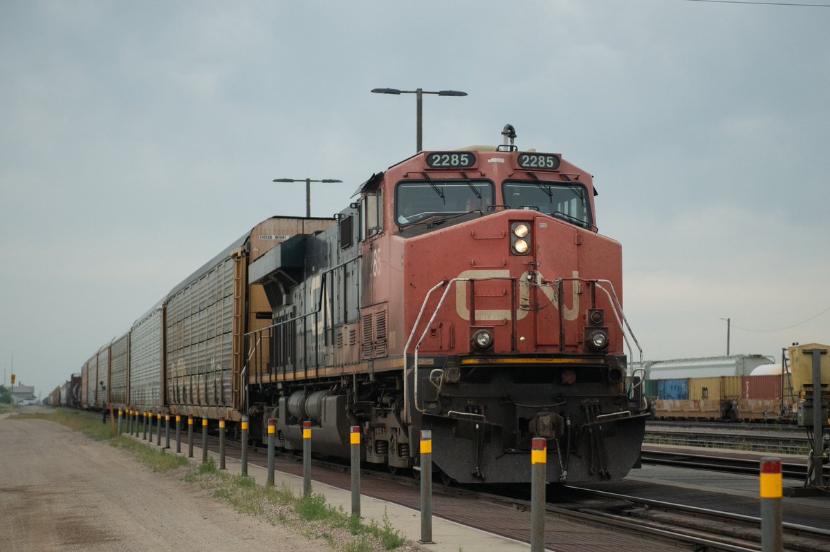 PremierScottMoe's tweet photo. Melville is home to one of largest CN Rail yards in Saskatchewan, employing over 600 people from in and around the community!

It was a privilege to meet with those who help transport Saskatchewan’s high quality and sustainably produced food, fuel and fertilizer to markets around the world.