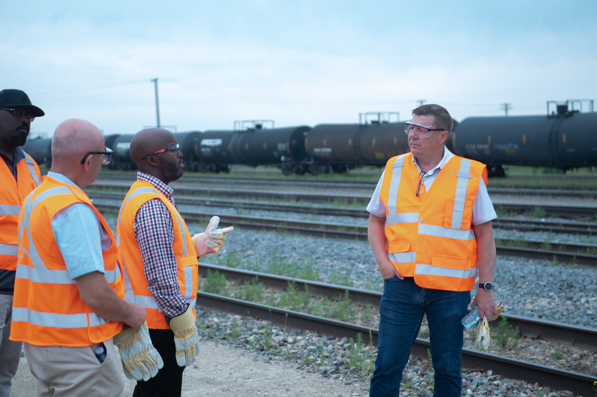 PremierScottMoe's tweet photo. Melville is home to one of largest CN Rail yards in Saskatchewan, employing over 600 people from in and around the community!

It was a privilege to meet with those who help transport Saskatchewan’s high quality and sustainably produced food, fuel and fertilizer to markets around the world.