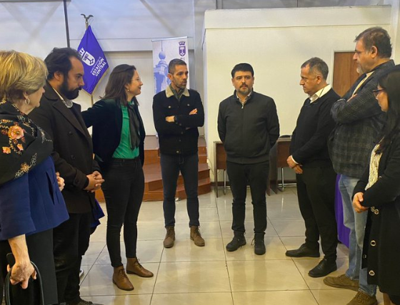 Alcaldes metropolitanos acuerdan estrategias conjuntas para fortalecer la seguridad ciudadana

- En un esfuerzo por abordar de manera integral el desafío de la seguridad ciudadana, la alcaldesa Irací Hassler se reunió con los alcaldes Felipe Muñoz, Evelyn Matthei y Gonzalo Durán,