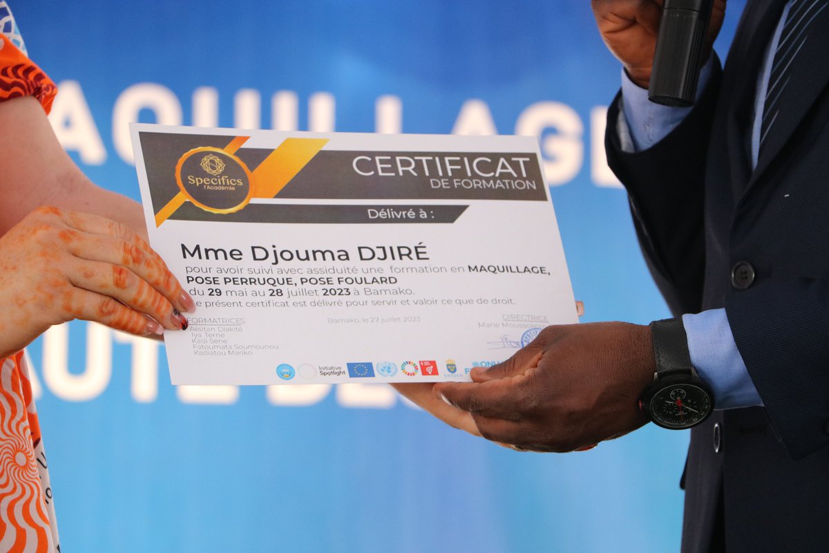onufemmesmali's tweet photo. ONU Femmes Mali et son équipe sont émues de la remise des certificats en esthétique à 100 jeunes #filles et #femmes vivant avec handicap grâce à la formation de @SpecificsAcademie pendant 2 mois, suivront 2 mois de stage et 2 autres mois de suivi https://t.co/1nDZVUyrAz