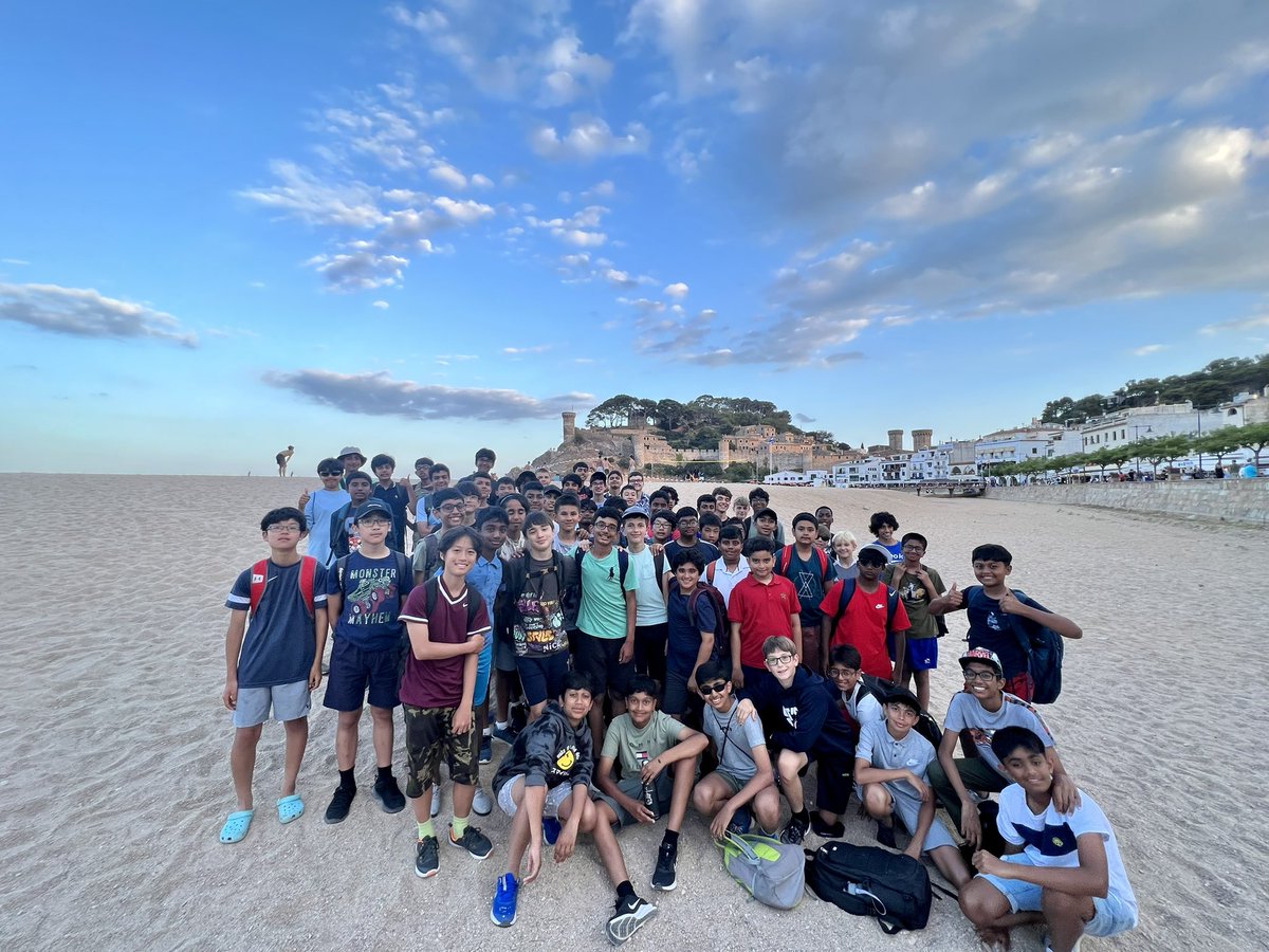 WilsonsCoCurric's tweet photo. Water sports update: yesterday evening we visited the gorgeous town of Tossa De Mar. Students spent their time in the castle overlooking the beach, hunting for souvenirs and enjoying sweet treats in the old town. https://t.co/g7RyitBDzD