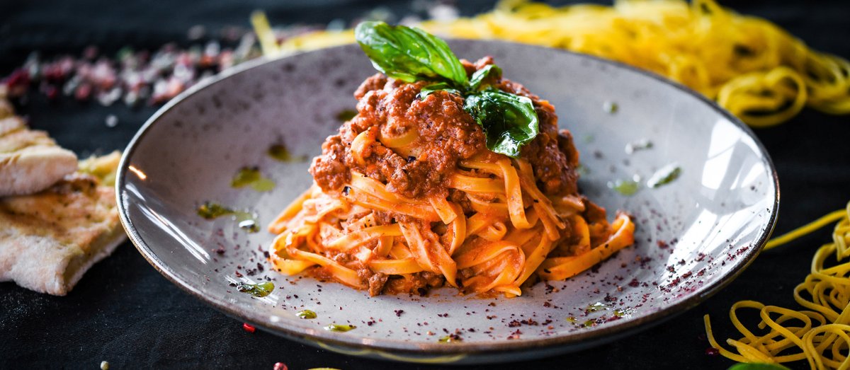 Bologna: 5 Must-Try Staple Dishes 🖐🏻

Tagliatelle al ragù alla Bolognese is the queen of traditional dishes. This dish features tagliatelle pasta accompanied by a rich ragù, the original bolognese sauce featuring slow-cooked minced beef and pork.

Eat it at: Osteria Bottega