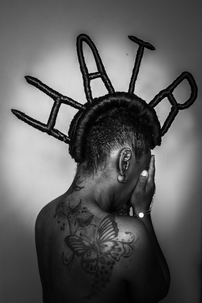 MuKabile's tweet photo. LOVE MY HAIR 

Projet: BLACK SEQUENCE 

Titre : "Black Sequence : Divinité capillaire - une ode à l'acceptation de soi à travers les cheveux" https://t.co/eTQZxmfooY