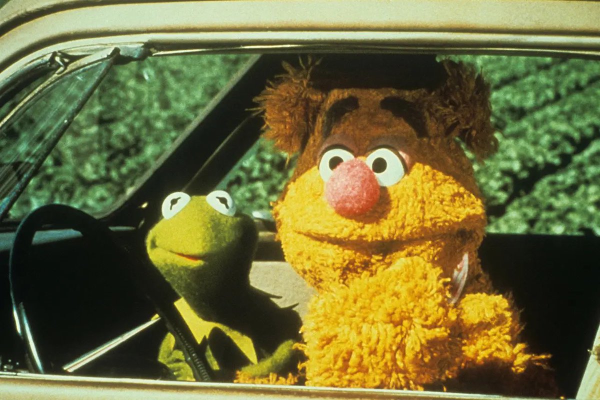 revbon22's tweet photo. Wyd if you’re on a date with this girl, but these two pull up and say they are heading to Hollywood to become big stars! https://t.co/v5O2acAgQ8
