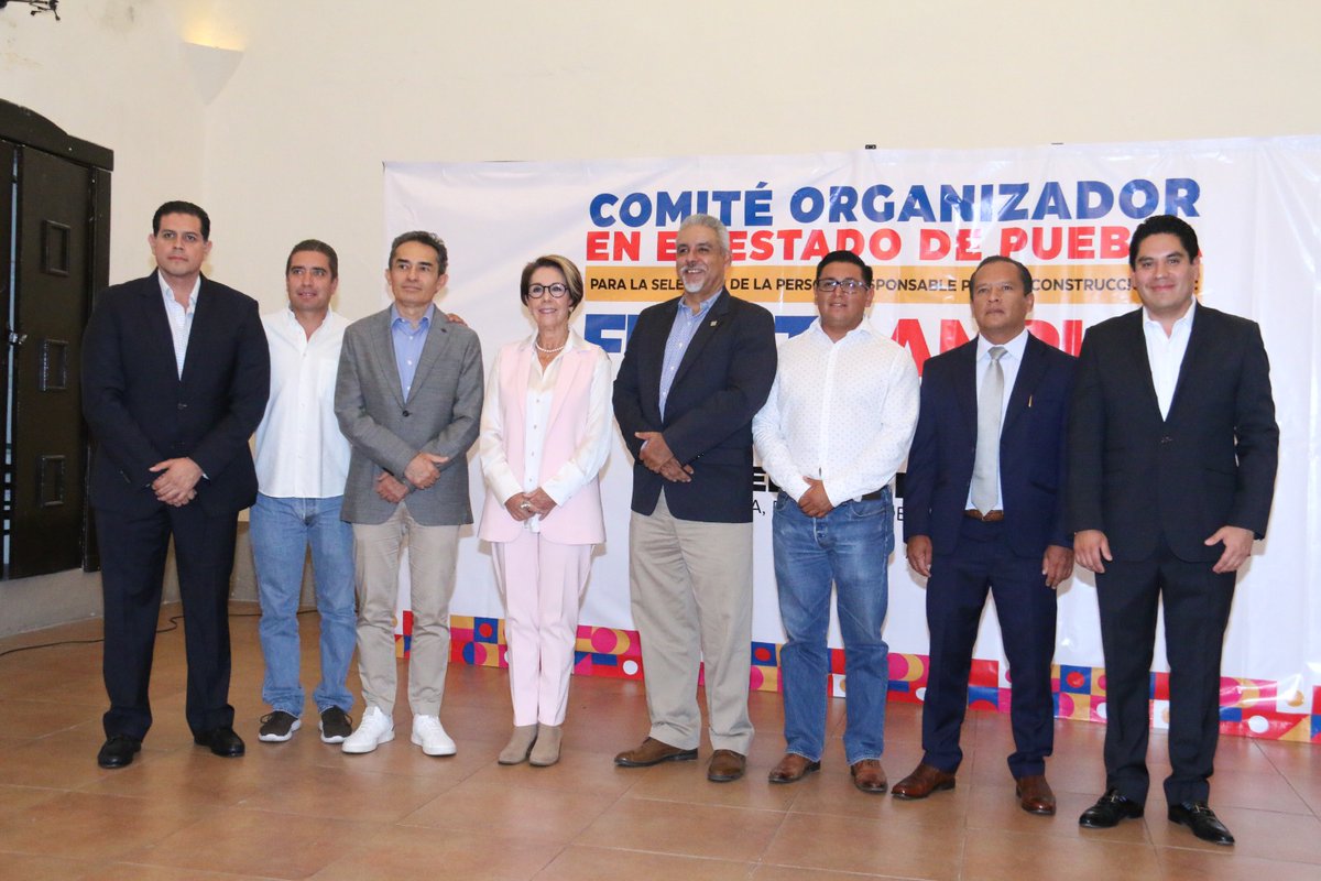 JLuisCarranzaM's tweet photo. Ayer instalamos el Comité Organizador del @FrenteAmplioxMX en #Puebla, encargado de organizar el ejercicio de consulta del próximo 3 de septiembre.

¡Vamos con paso firme en la construcción de una alternativa que sirva a la ciudadanía! https://t.co/k26bg9EBZC