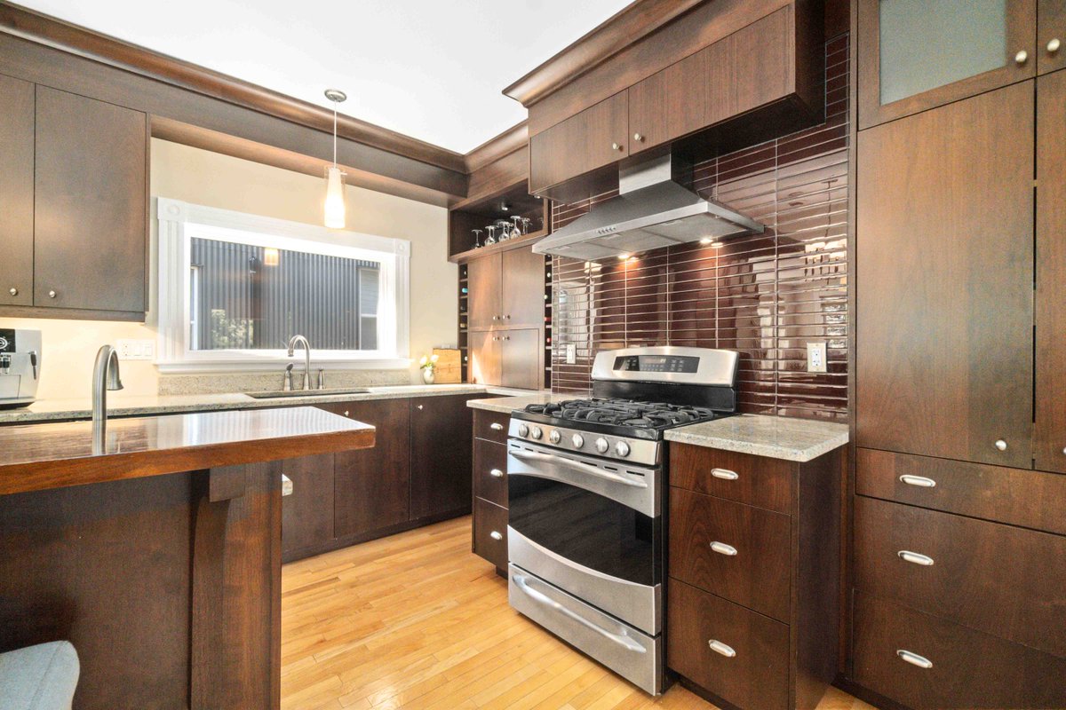 Just Listed | 1575 Henry Street

Stop by for a first look today between 2 and 6pm! 

🔑 For more information, visit: bit.ly/3rRBF5X
📽 For a video tour, visit: bit.ly/44M8HTY
🏡 For a 3D tour, visit: bit.ly/3q7ctrO