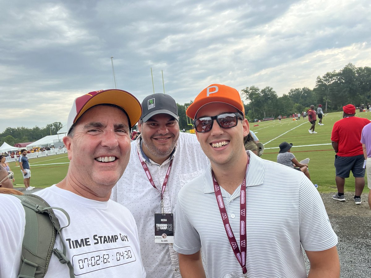 Jeffsmarshall's tweet photo. Nice meeting you guys. Love your pod. #timestampguy https://t.co/4UEqbvJlWI