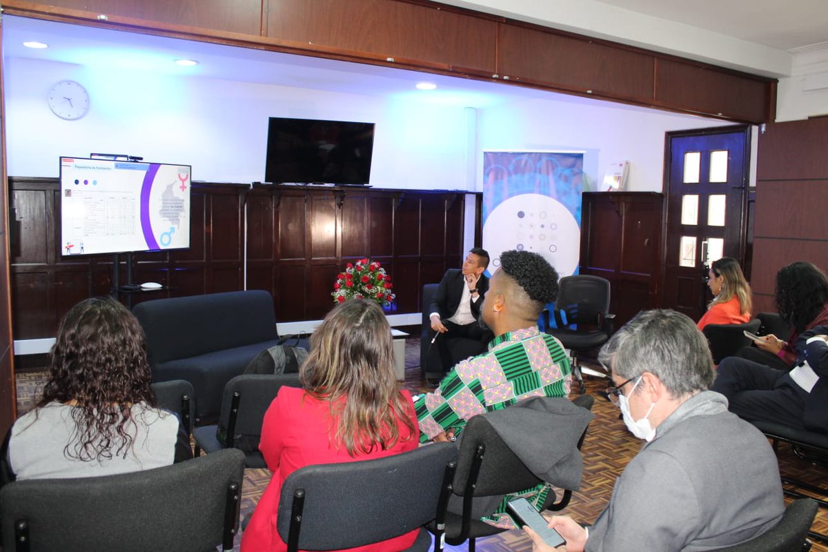 OCyTColombia's tweet photo. Finalizó nuestra conversación  sobre los doctores en Colombia. Muchas gracias a todos los participantes por acompañarnos. Seguimos trabajando por la ciencia. 
@MincienciasCo
@ABeCol_inv
@DNP_Colombia
@ascunoficial
@acpccolombia
#proyectosOcyT
#Capacidades
@IDCBIS 
@Diana_CahoR https://t.co/aWFnOsx3cc