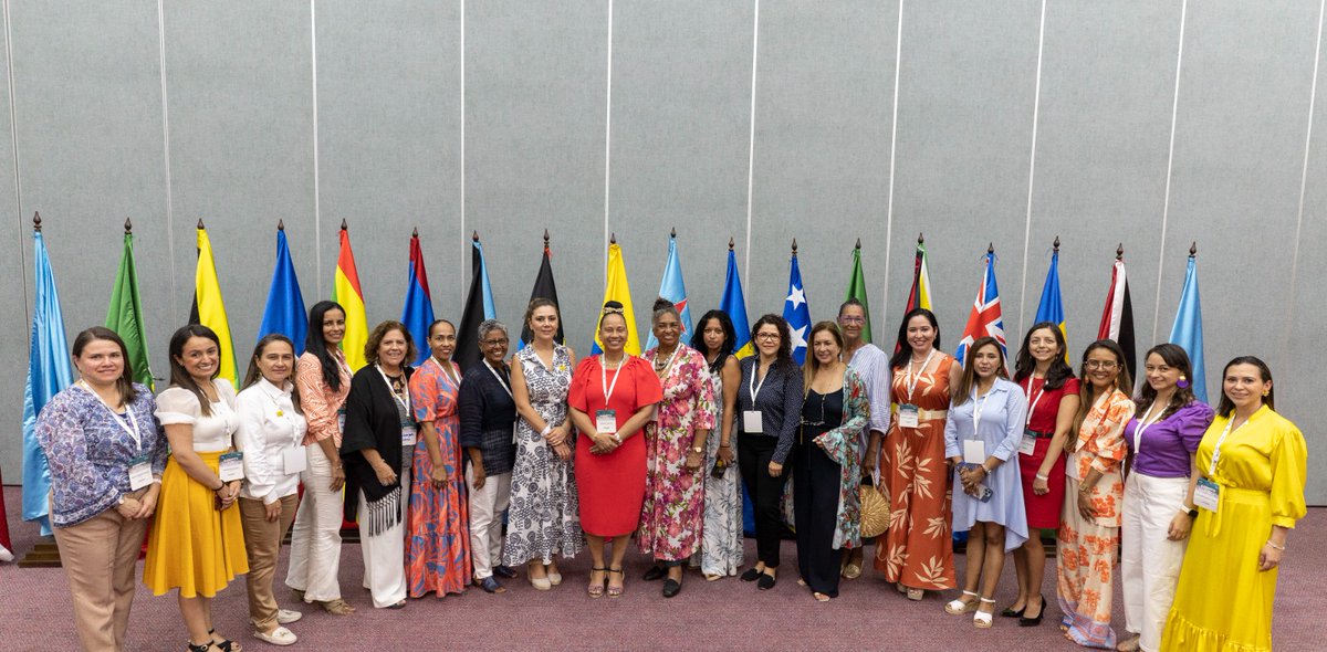 Foto oficial de la II Comisión Mixta de Cooperación técnica, cultural, educativa y deportiva con la Comunidad de Países del Caribe (Caricom), Aruba y Curazao, en San Andrés Islas 🇨🇴.