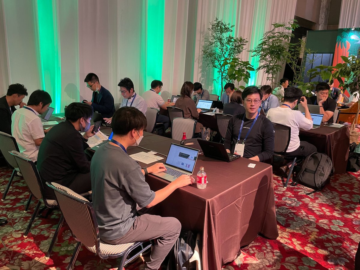 SlackAPI's tweet image. 🎉👩💻 What an incredible week at Salesforce World Tour Tokyo! 🌟 Developers and users flocked to our Slack Minihack booth, where they built workflows and shared their creativity. 🚀🔧 Here's a snapshot of a few moments captured! 📸 #SlackAPI #SalesforceWorldTour