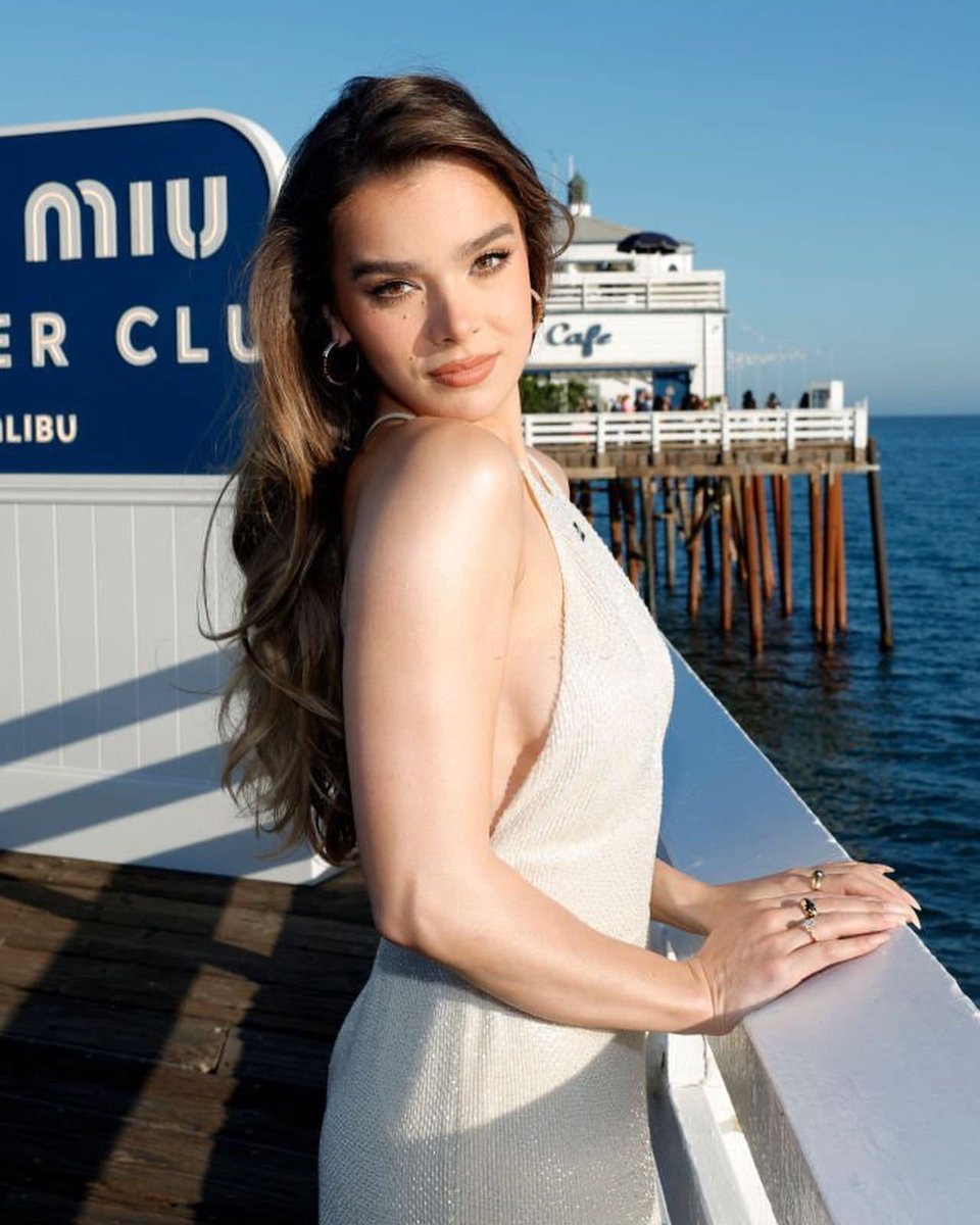 HAILEE STEINFELD OH MY GOD