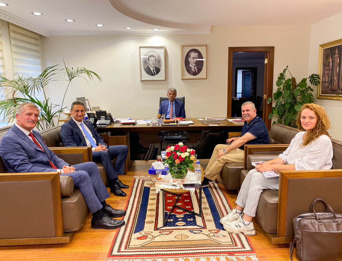 Kültür ve Turizm Bakan Yardımcımız Sn. Nadir Alpaslan ile önemli bir buluşma gerçekleştirdik.

Tarihi Sinop Cezaevimizin restorasyonu başta olmak üzere, Sinopumuzdaki kültür ve turizm çalışmalarımızı ele aldık. Yeni hedeflerimizi konuştuk.