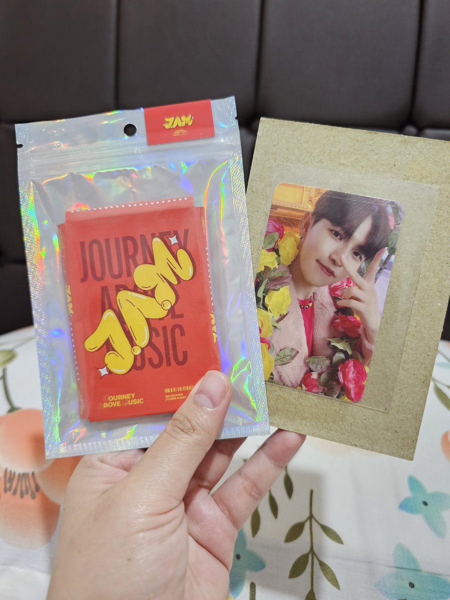 ladyheefly's tweet photo. timakaci @JaehwanUnionINA hadiah GA nya sampai dengan selamad omg super senank😭😭😭💚💚💚💚 https://t.co/p9ILqRAOKq