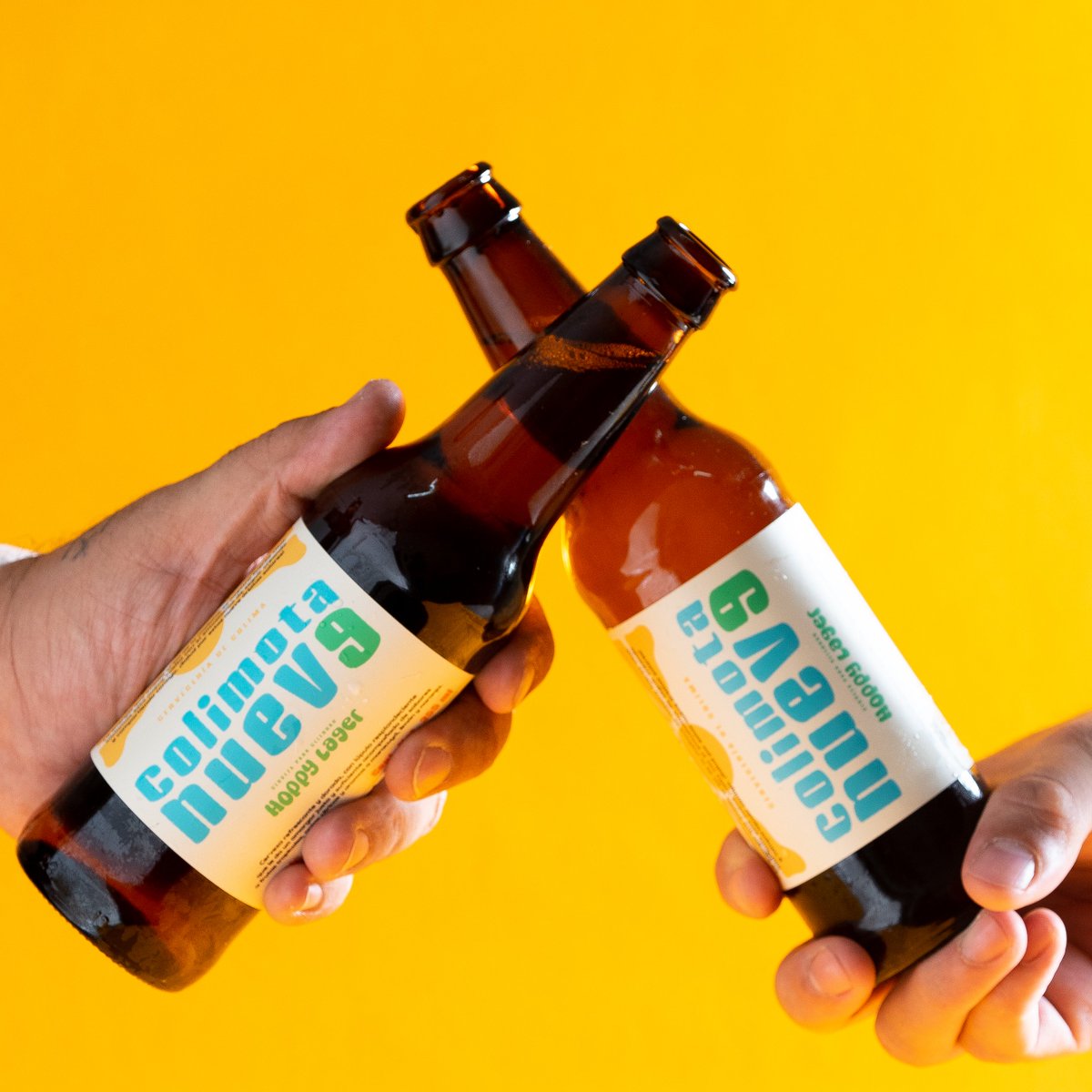 cervezadecolima's tweet photo. Sus notas doradas evocan al sol del verano colimense ☀️ y su lúpulo le otorga un amargor equilibrado. Así la cerveza para celebrar nuestro aniversario: Colimota Nuev9 🍺 

#aniversario #vueltaalsol #energíavital #cerveza #cervezaartesanal #celebrar #happyhoppylager https://t.co/Q6d8O9vBYo