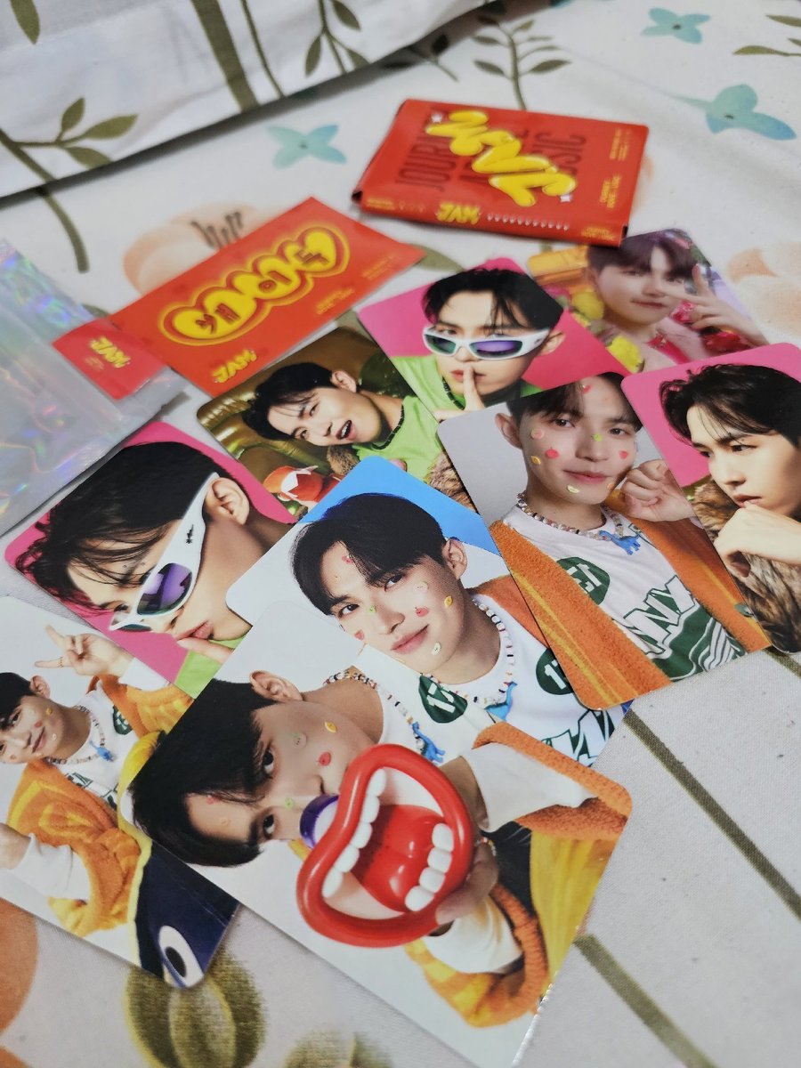 ladyheefly's tweet photo. timakaci @JaehwanUnionINA hadiah GA nya sampai dengan selamad omg super senank😭😭😭💚💚💚💚 https://t.co/p9ILqRAOKq
