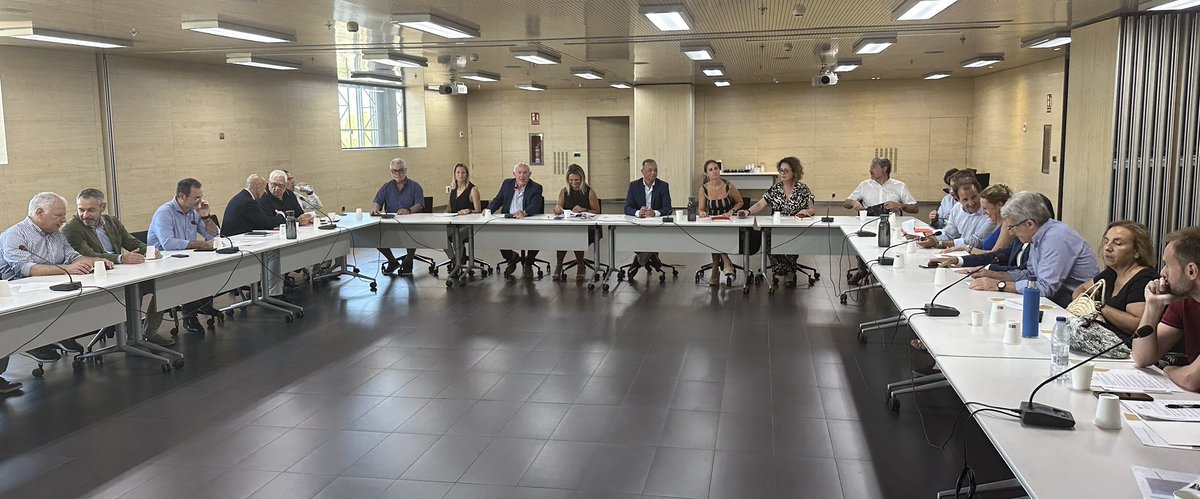 #CEVAlicante | 👥 Reunión de la industria alicantina con la consellera de #Innovación, #Industria, #Comercio y #Turismo, Nuria Montes.

Claves para aumentar la competitividad y el peso del sector:
✅ innovación
✅ formación 
✅ sostenibilidad
✅ reforzar planes estratégicos